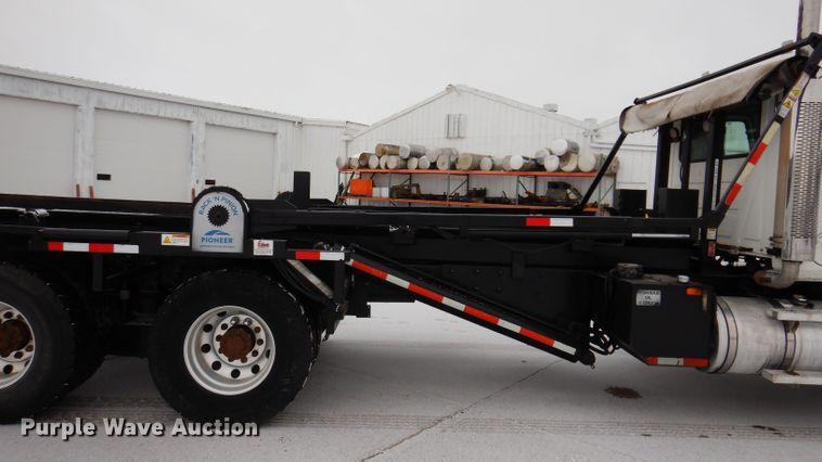 image for item JH9919 2004 Mack Granite CV700  roll-off container truck