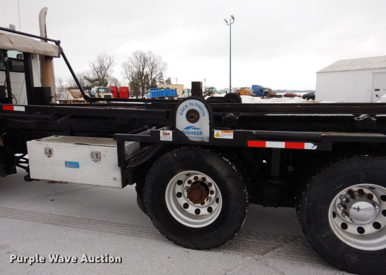 image for item JH9919 2004 Mack Granite CV700  roll-off container truck