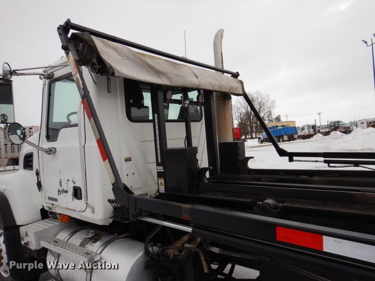 image for item JH9919 2004 Mack Granite CV700  roll-off container truck