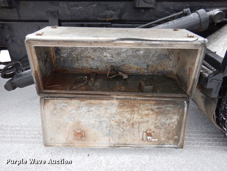 image for item JH9919 2004 Mack Granite CV700  roll-off container truck