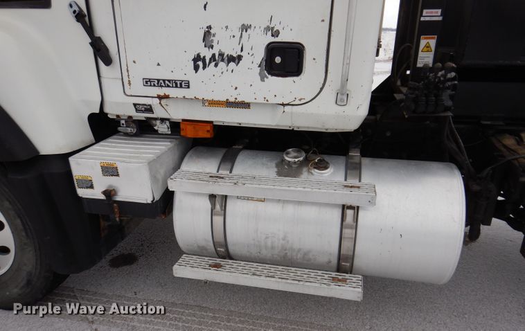 image for item JH9919 2004 Mack Granite CV700  roll-off container truck