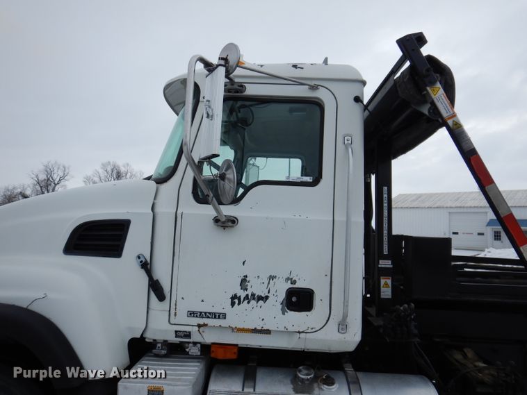 image for item JH9919 2004 Mack Granite CV700  roll-off container truck