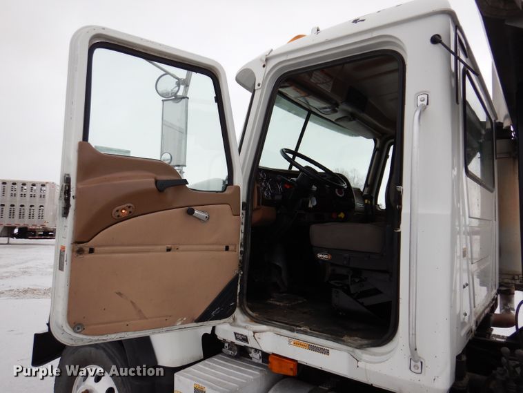 image for item JH9919 2004 Mack Granite CV700  roll-off container truck