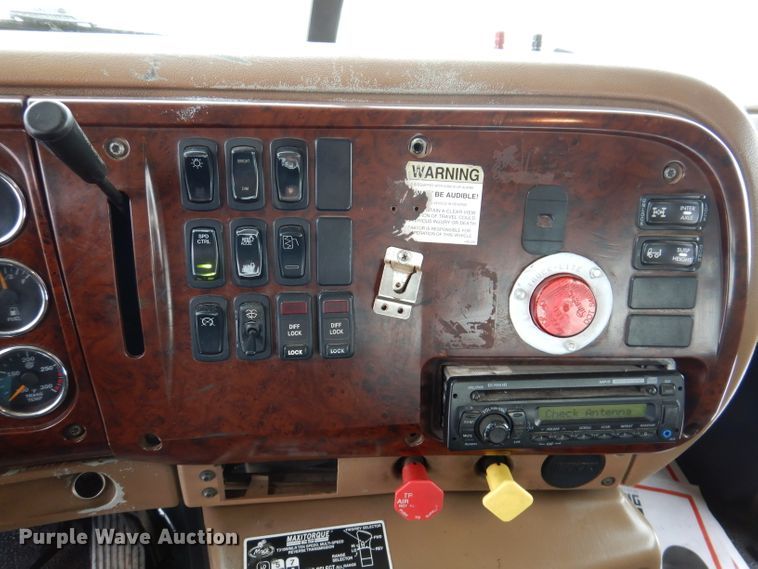 image for item JH9919 2004 Mack Granite CV700  roll-off container truck