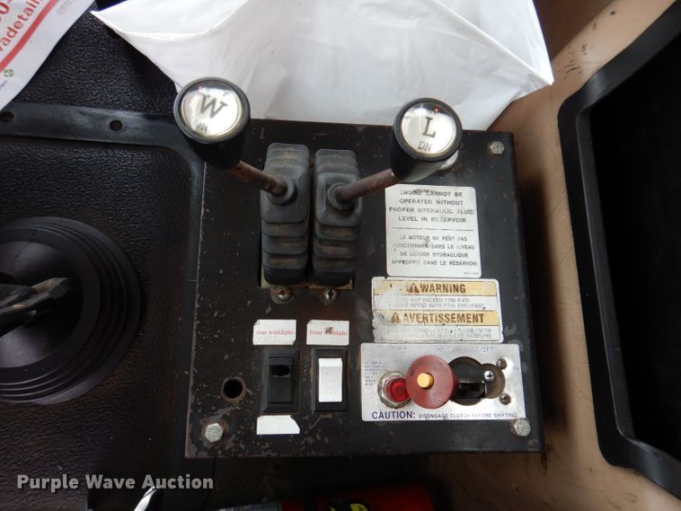 image for item JH9919 2004 Mack Granite CV700  roll-off container truck