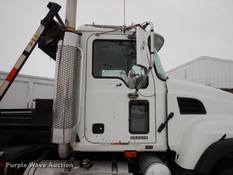 image for item JH9919 2004 Mack Granite CV700  roll-off container truck