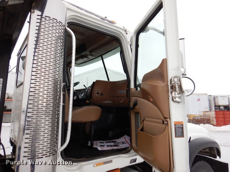 image for item JH9919 2004 Mack Granite CV700  roll-off container truck