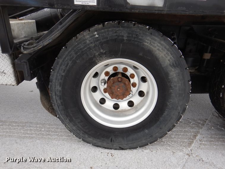 image for item JH9919 2004 Mack Granite CV700  roll-off container truck