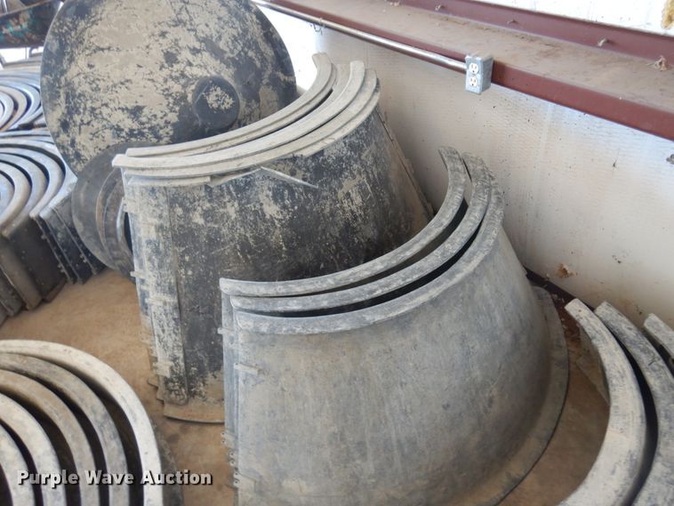 image for item JJ9683 Manhole cover concrete forms