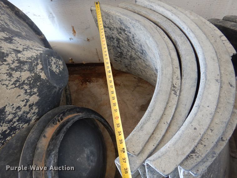 image for item JJ9683 Manhole cover concrete forms