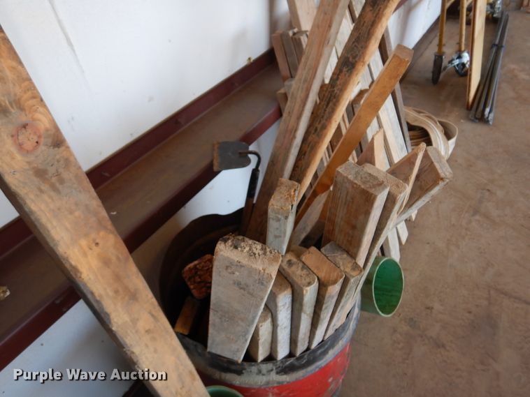 image for item JJ9683 Manhole cover concrete forms