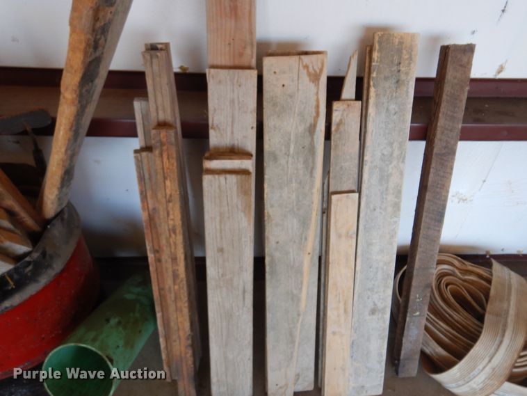 image for item JJ9683 Manhole cover concrete forms