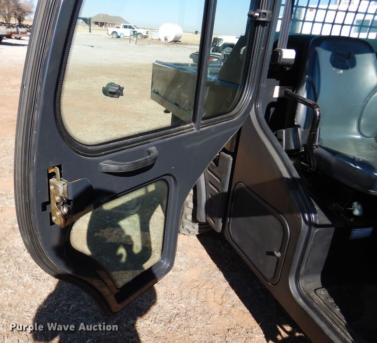 image for item JJ9684 2004 Bobcat 5600  utility vehicle