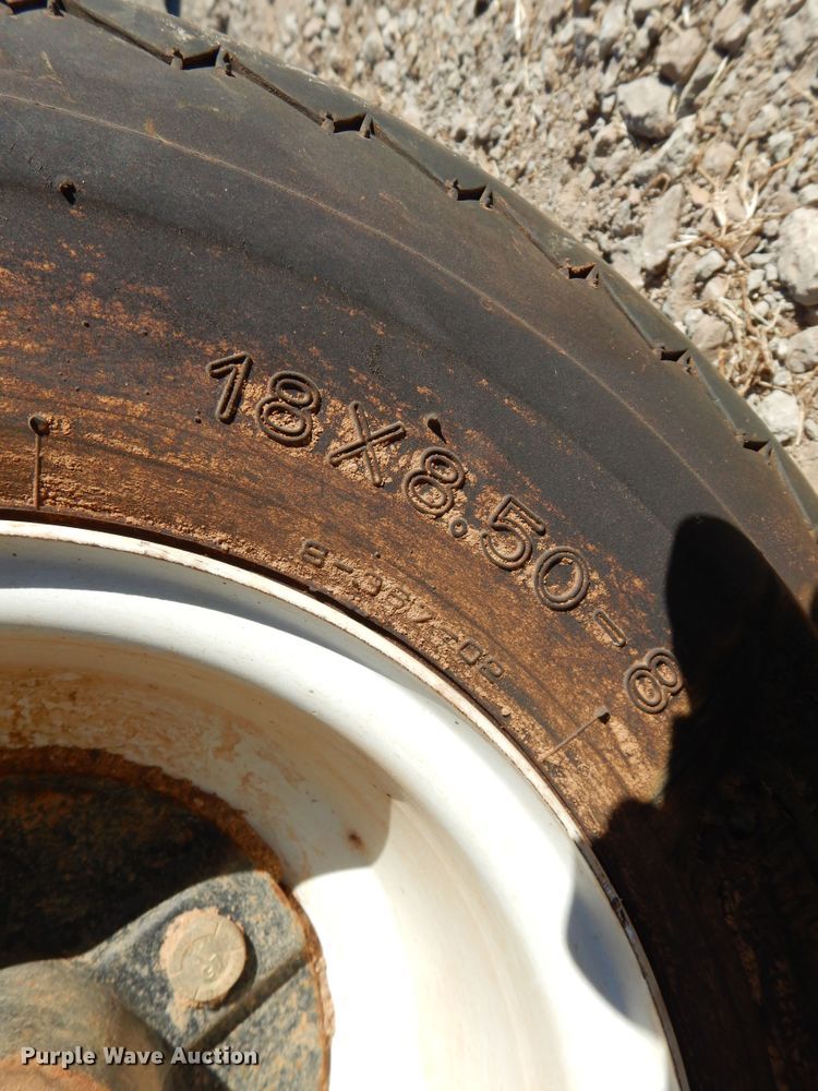 image for item JJ9690 2019 Bobcat 84" W skid steer grader