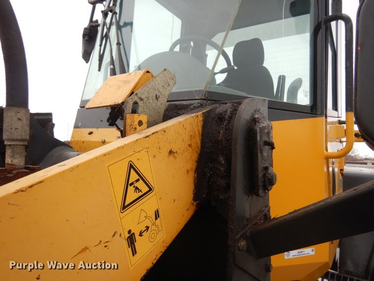 image for item JK9811 2003 Komatsu WA250-5L  wheel loader