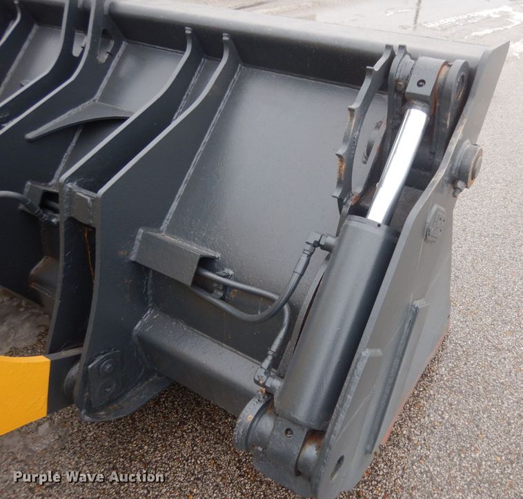 image for item JK9811 2003 Komatsu WA250-5L  wheel loader