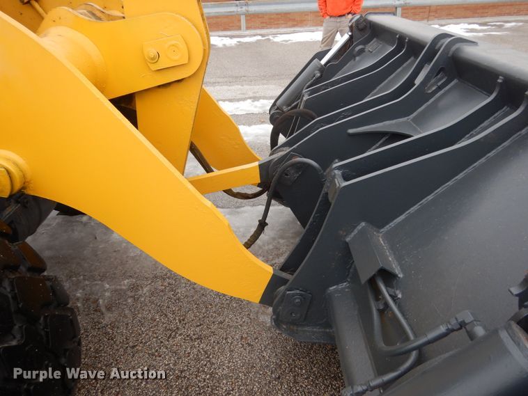 image for item JK9811 2003 Komatsu WA250-5L  wheel loader