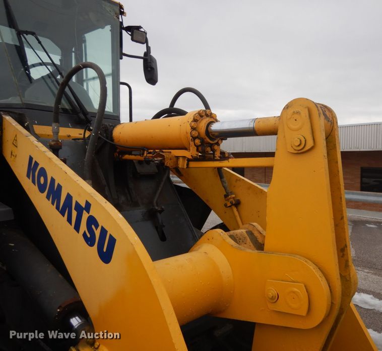 image for item JK9811 2003 Komatsu WA250-5L  wheel loader