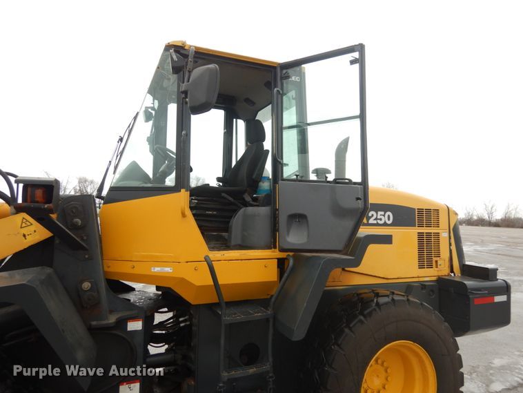 image for item JK9811 2003 Komatsu WA250-5L  wheel loader