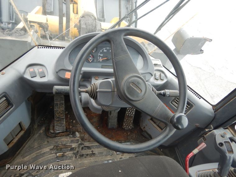 image for item JK9811 2003 Komatsu WA250-5L  wheel loader