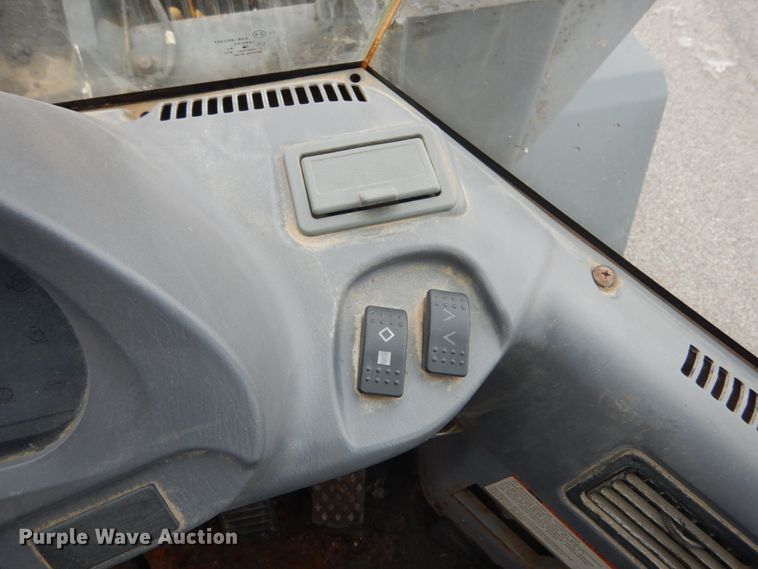 image for item JK9811 2003 Komatsu WA250-5L  wheel loader