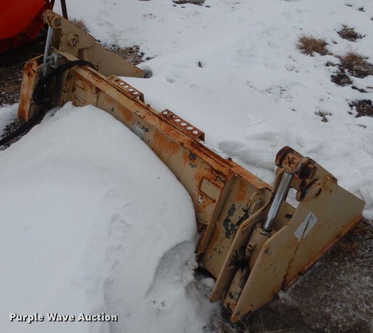 Bobcat 68 Combo BKT fourinone bucket in Galesburg, IL Item JK9816