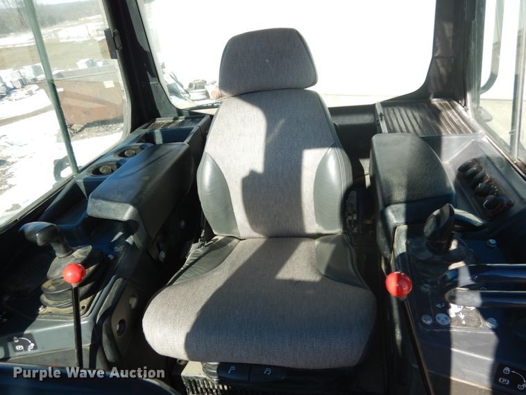 image for item JK9822 2015 John Deere 550K XLT  dozer