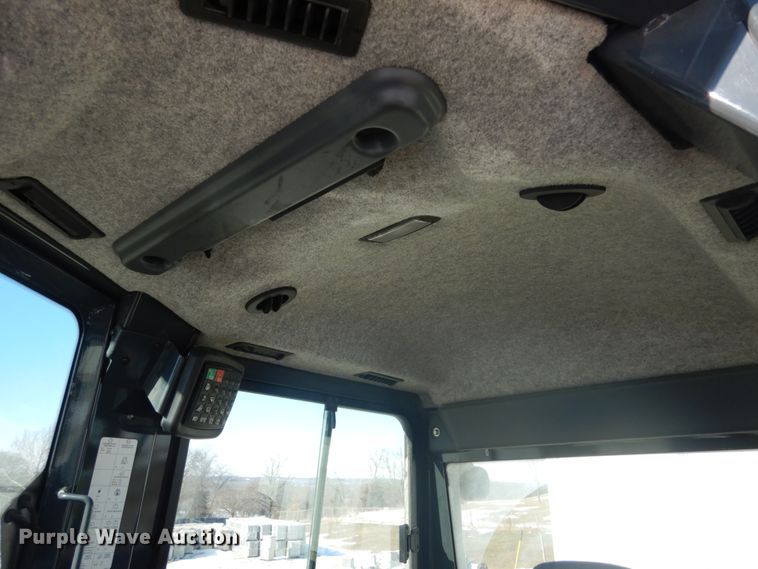 image for item JK9822 2015 John Deere 550K XLT  dozer