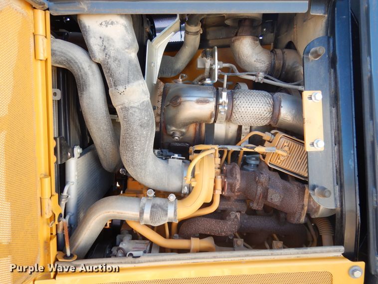 image for item JK9822 2015 John Deere 550K XLT  dozer