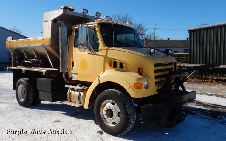 image for item JK9825 2003 Sterling L7500  spreader truck