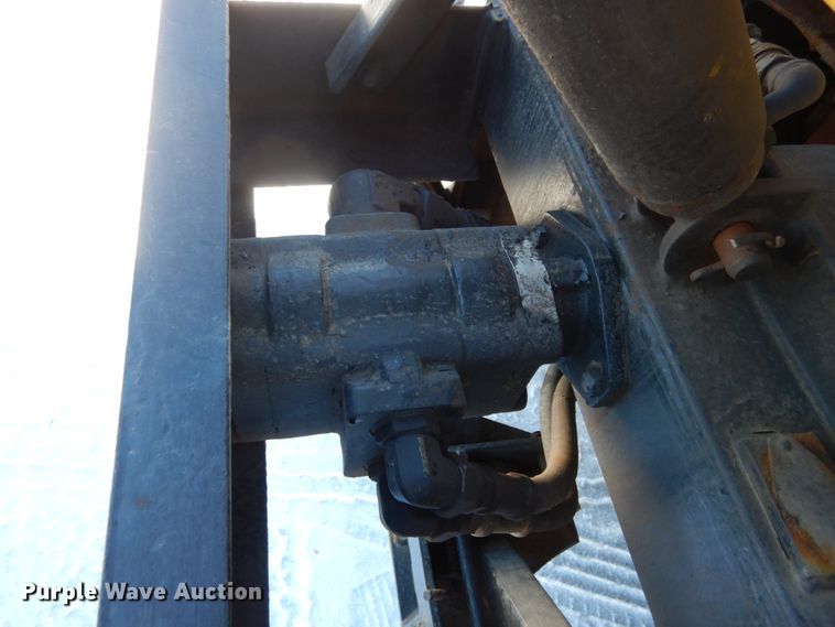 image for item JK9825 2003 Sterling L7500  spreader truck