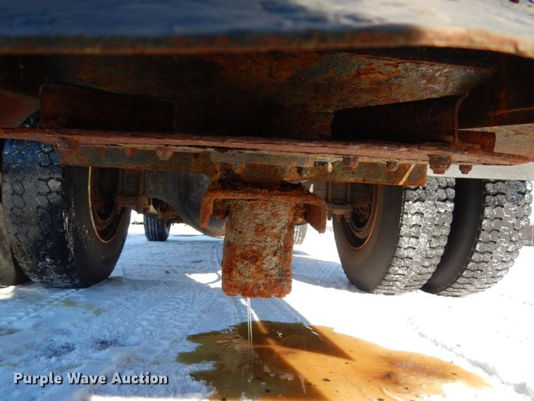 image for item JK9825 2003 Sterling L7500  spreader truck