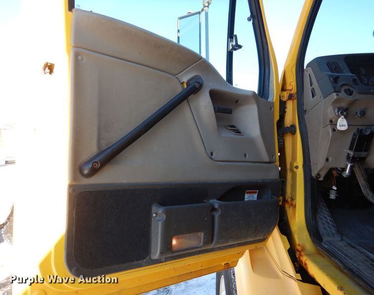 image for item JK9825 2003 Sterling L7500  spreader truck