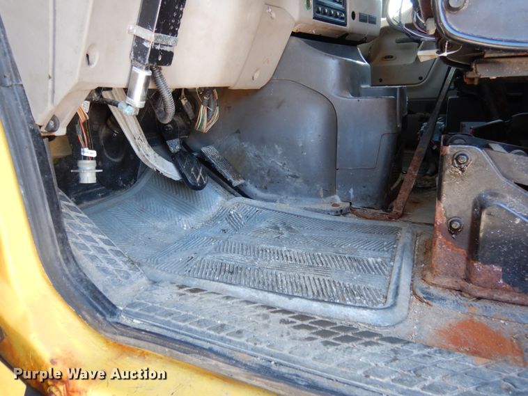 image for item JK9825 2003 Sterling L7500  spreader truck