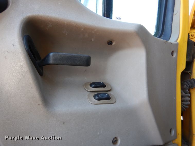 image for item JK9825 2003 Sterling L7500  spreader truck