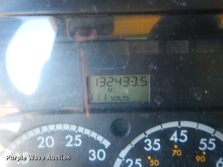 image for item JK9825 2003 Sterling L7500  spreader truck