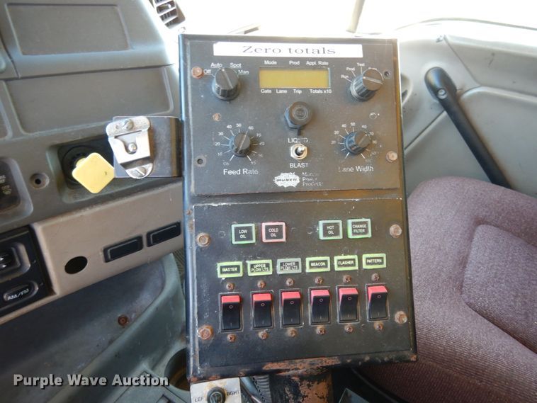 image for item JK9825 2003 Sterling L7500  spreader truck