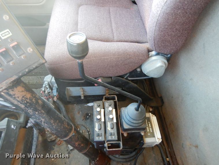 image for item JK9825 2003 Sterling L7500  spreader truck