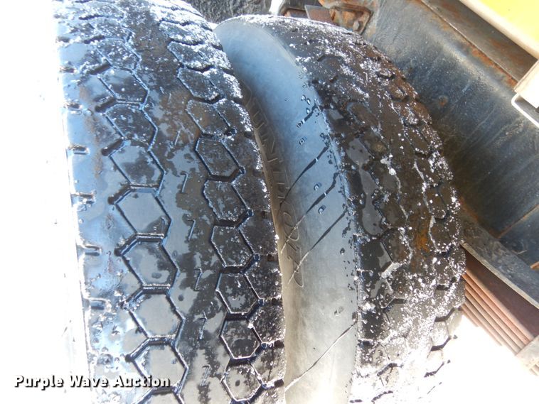 image for item JK9825 2003 Sterling L7500  spreader truck