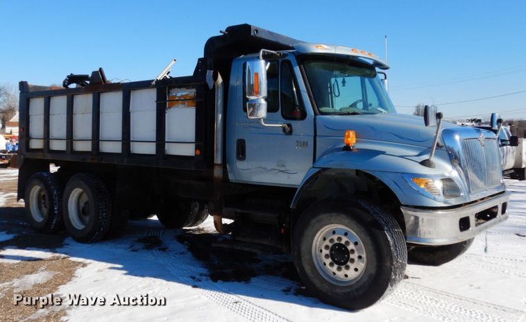 image for item JK9827 2003 International 7500  dump truck