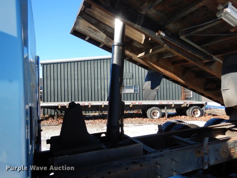 image for item JK9827 2003 International 7500  dump truck