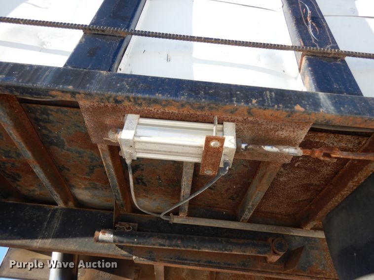 image for item JK9827 2003 International 7500  dump truck