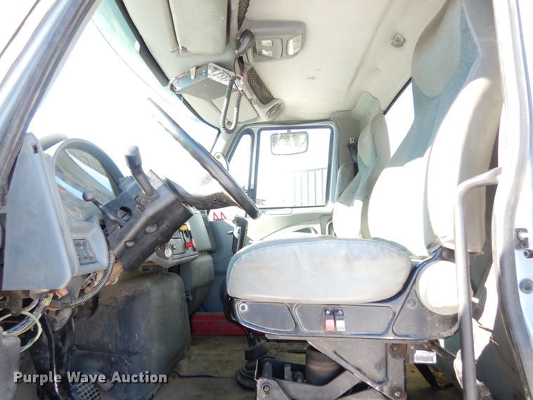 image for item JK9827 2003 International 7500  dump truck