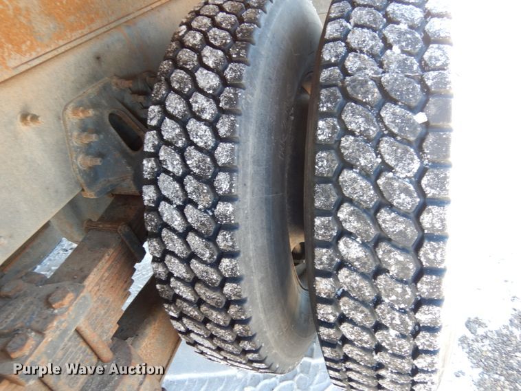 image for item JK9827 2003 International 7500  dump truck