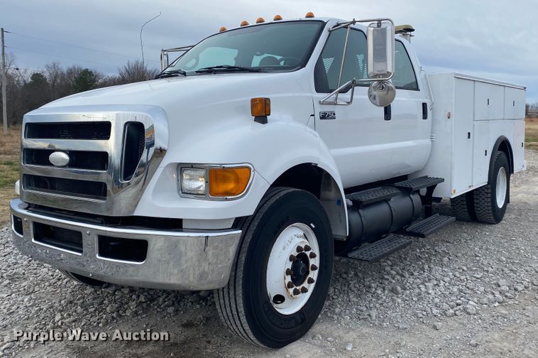 image for item JN9156 2009 Ford F750 Super Duty XL  Crew Cab utility / service truck