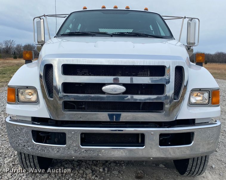 image for item JN9156 2009 Ford F750 Super Duty XL  Crew Cab utility / service truck