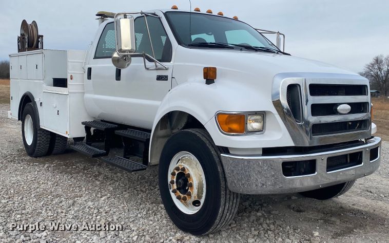 image for item JN9156 2009 Ford F750 Super Duty XL  Crew Cab utility / service truck