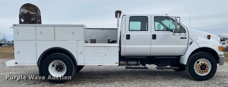 image for item JN9156 2009 Ford F750 Super Duty XL  Crew Cab utility / service truck