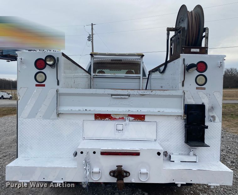 image for item JN9156 2009 Ford F750 Super Duty XL  Crew Cab utility / service truck