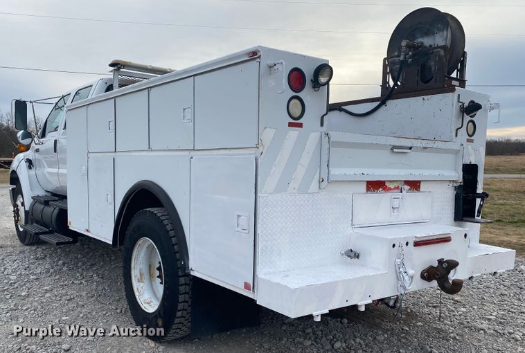 image for item JN9156 2009 Ford F750 Super Duty XL  Crew Cab utility / service truck